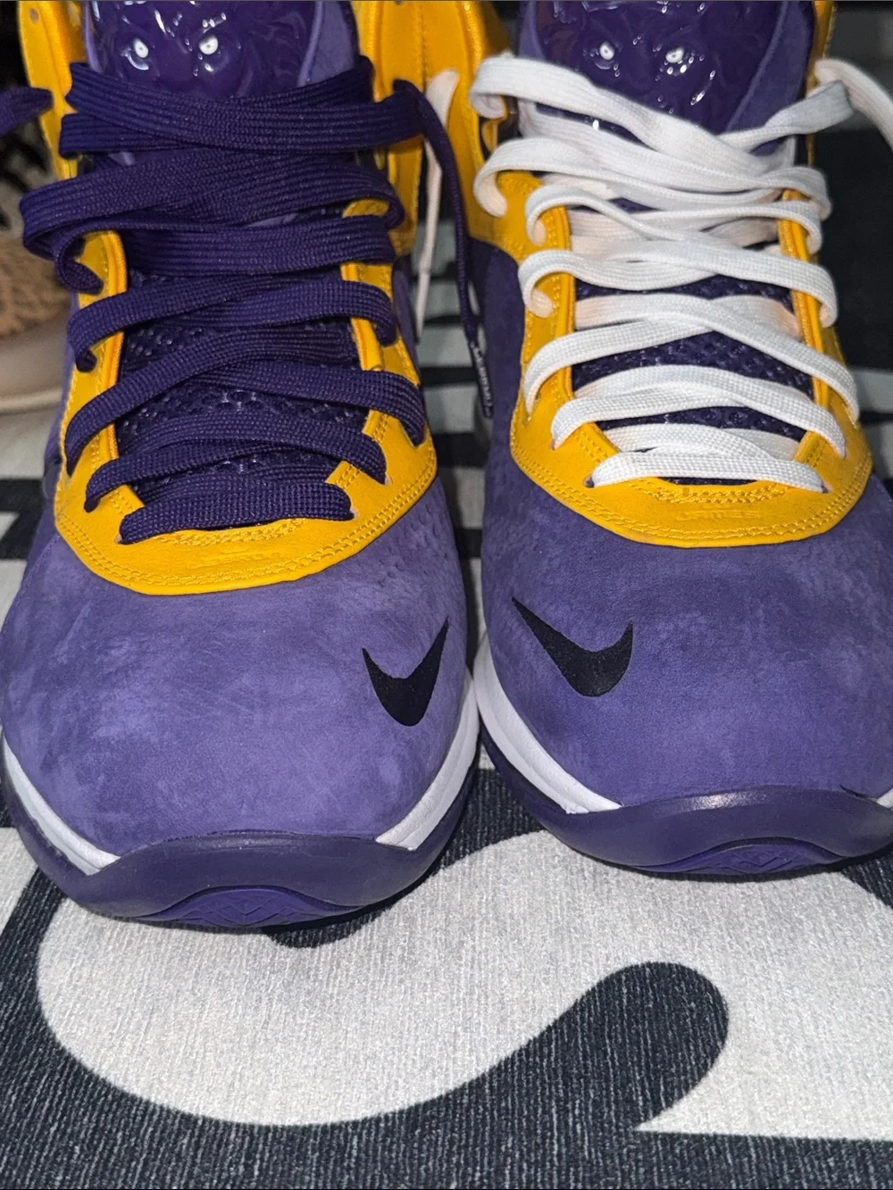 Nike LeBron 8 Lakers - Picture 3 of 8